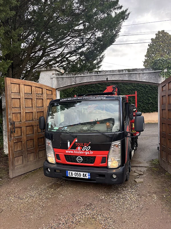 Pourquoi choisir un camion grue 3,5 T avec permis B pour vos transports spécifiques à Lyon