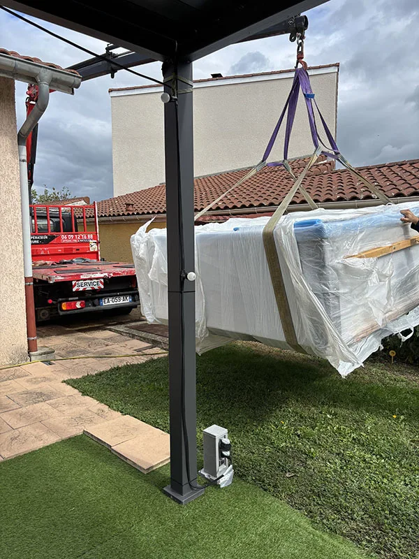 Livraison et pose de spa dans un jardin