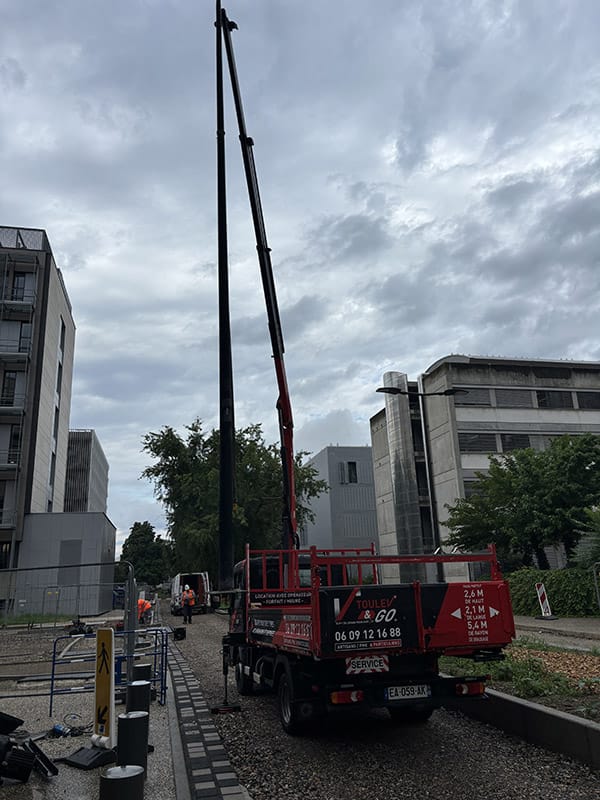 Pose de mâts milieu urbain restreint